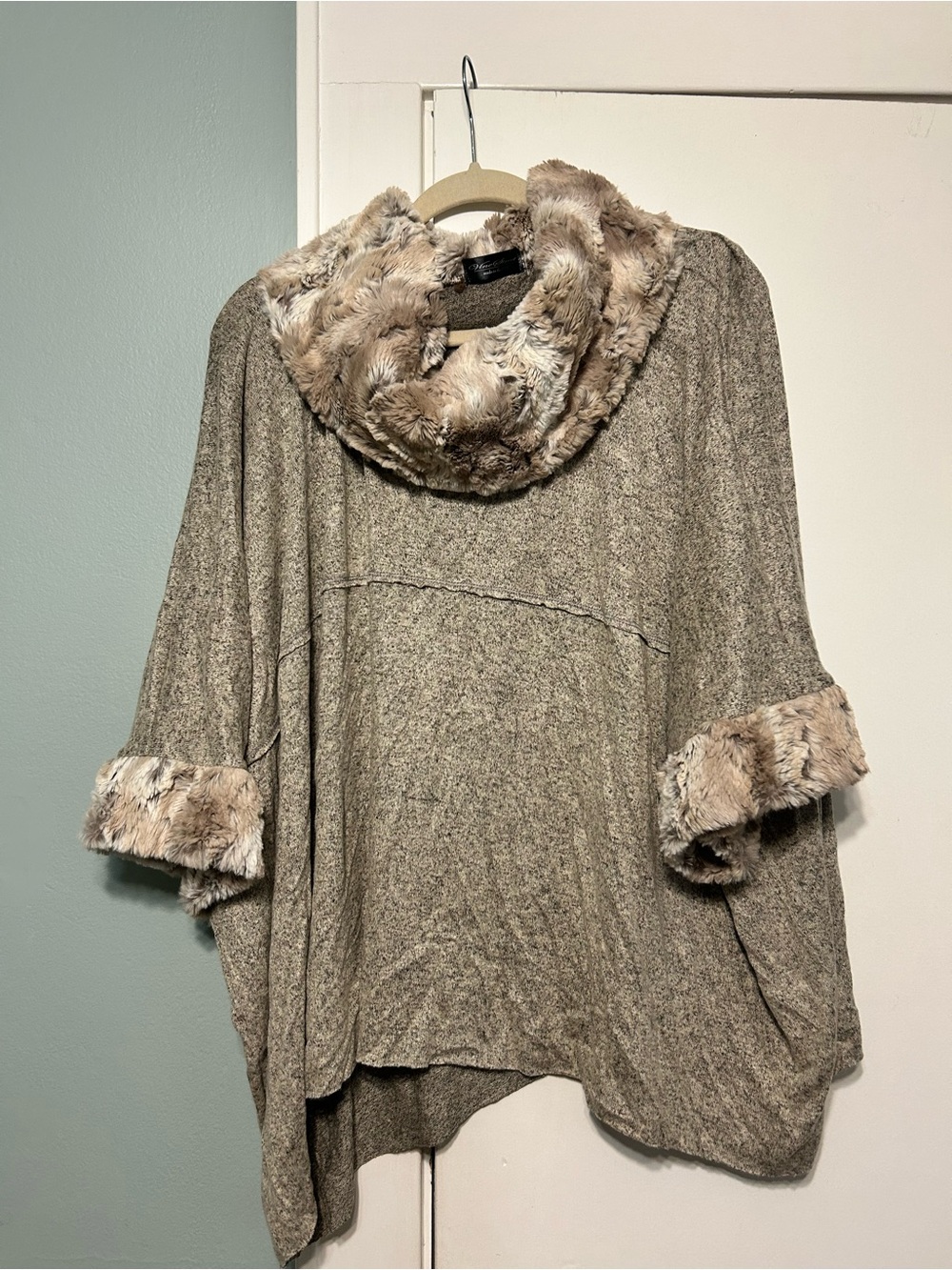 NWT Vine Street Apparel Faux-Fur Trim Taupe Poncho Sweater
